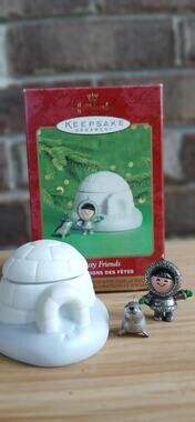 Hallmark Keepsake Ornament Frosty Friend 2000 Eskimo Seal Igloo